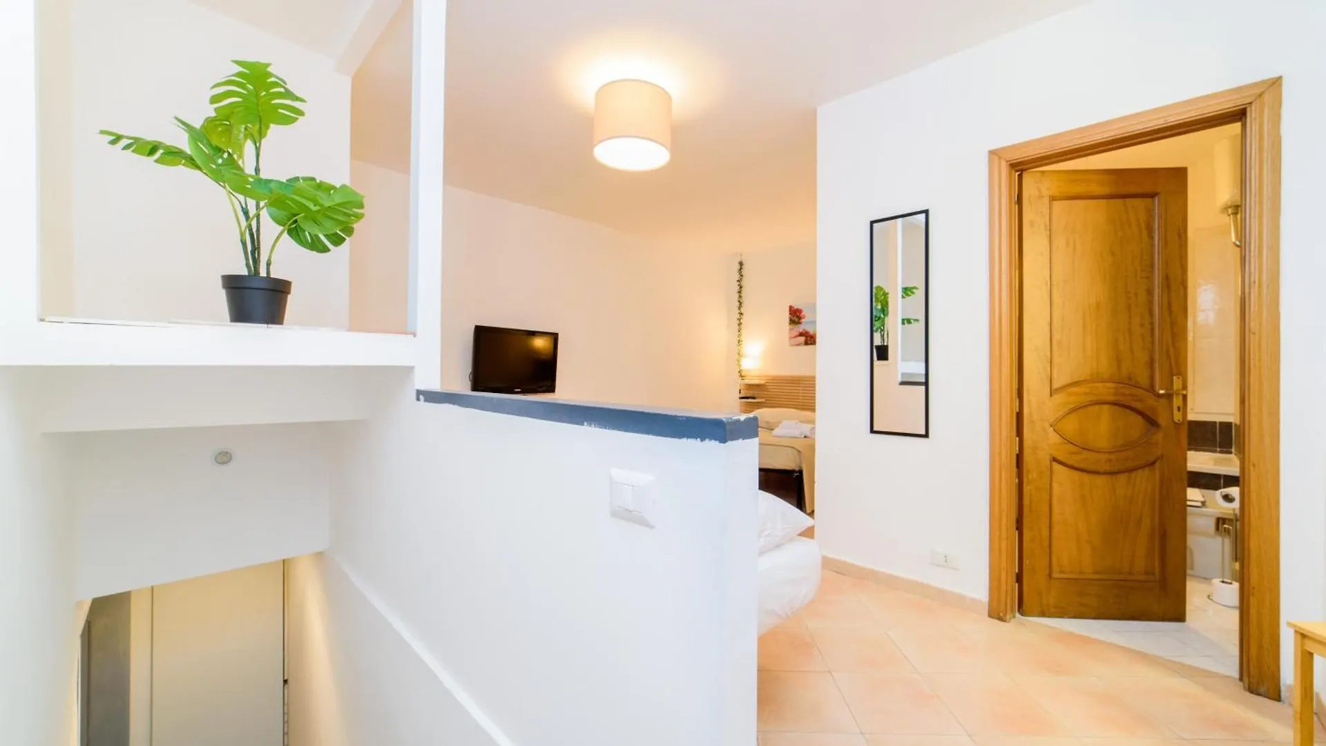 Toto 2 Room Naples Guest house