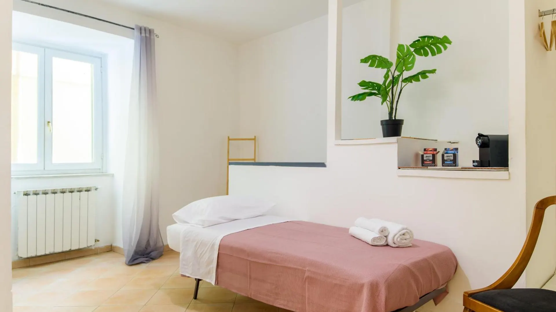 Toto 2 Room Naples Italy