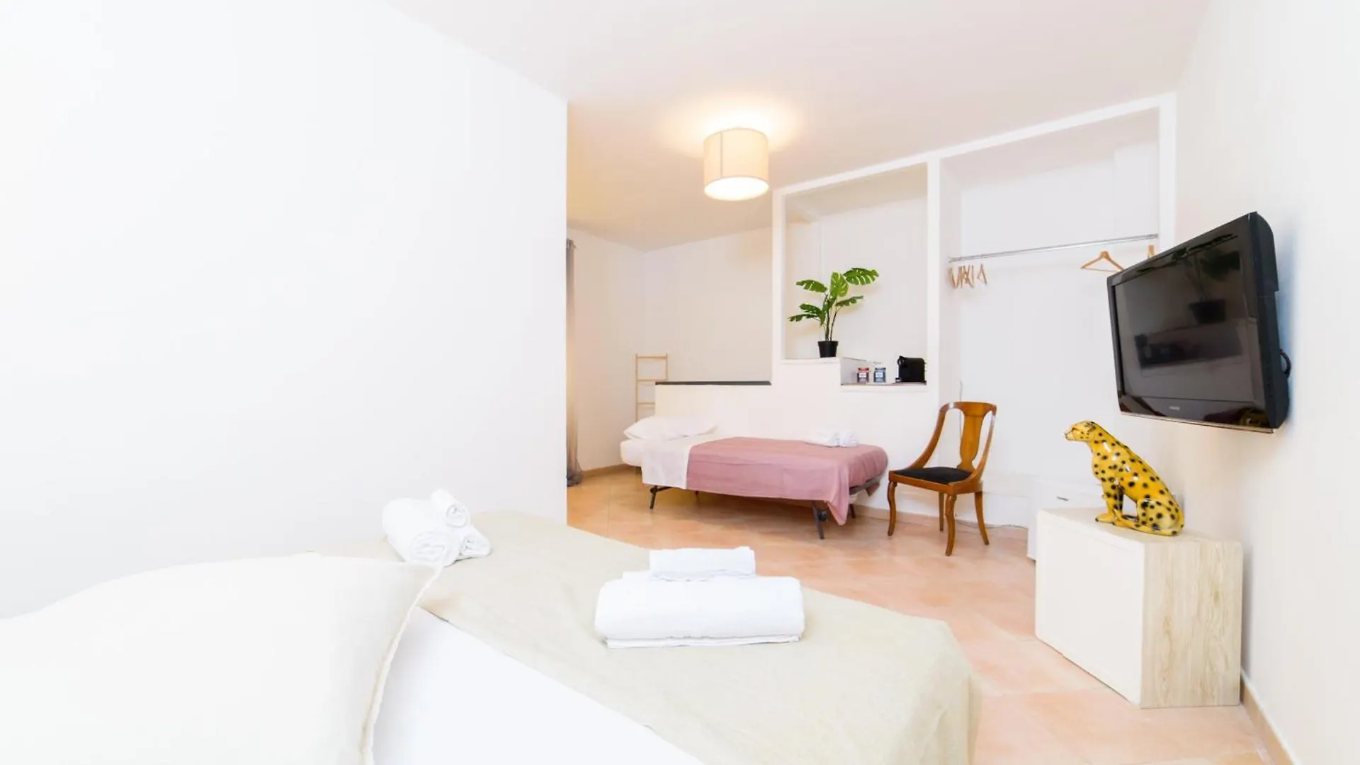 Toto 2 Room Naples 0*,  Italy