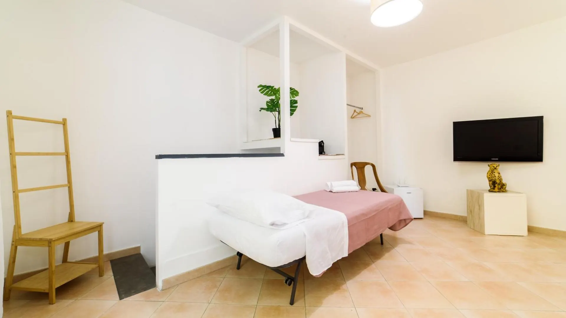 Toto 2 Room Naples